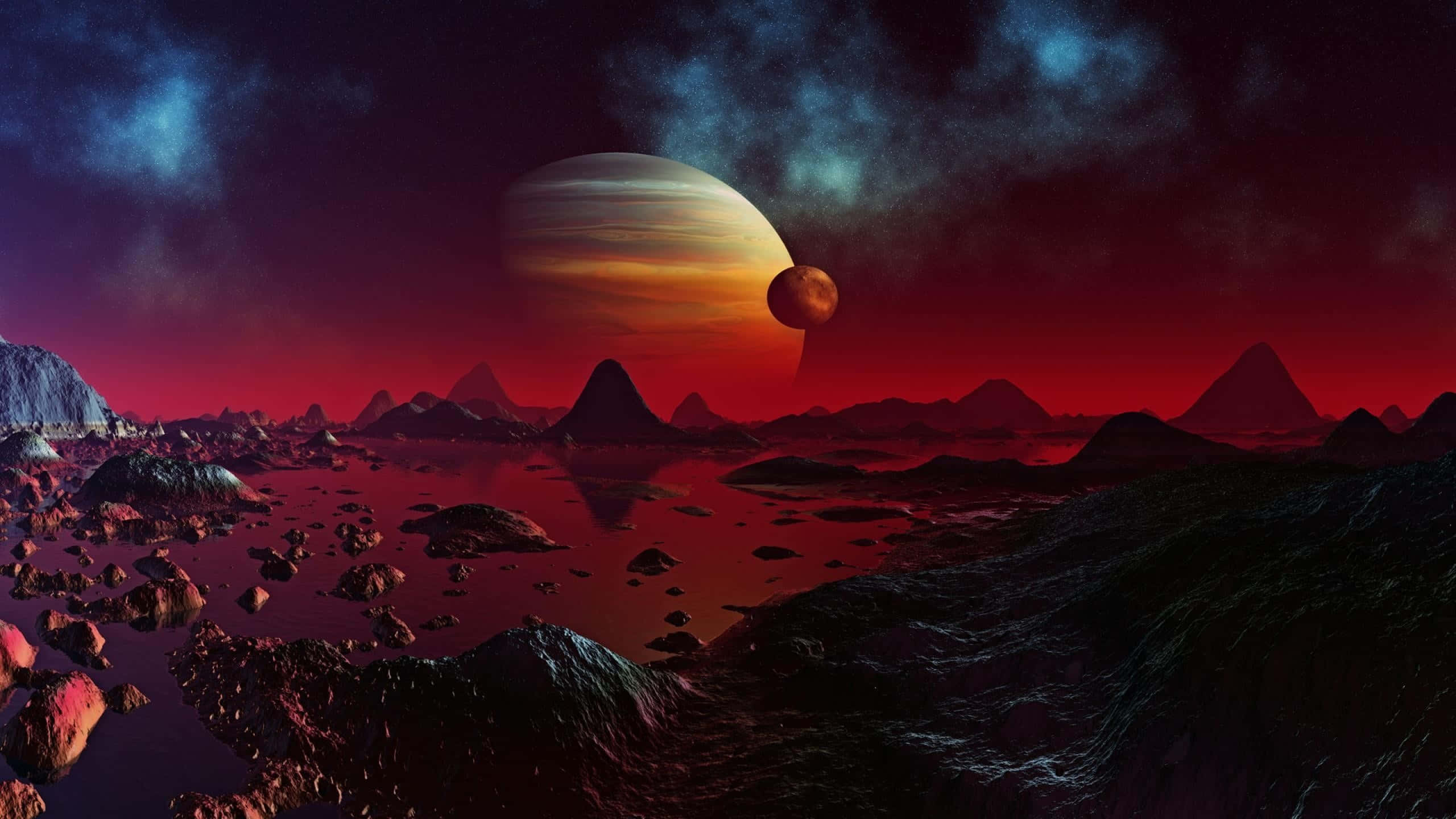 1440p Space 桌布 壁紙 — 日落時分超現實的外星景觀，鋸齒狀的山脈倒映在深紅色的湖泊中，上方是一顆巨大的條紋行星和一顆小衛星。