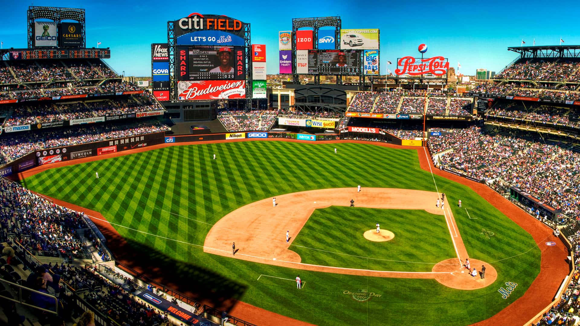 Baseball Field 桌布 壁紙 — 日間比賽期間，晴朗藍天下擠滿球迷的Citi Field棒球場鳥瞰圖。