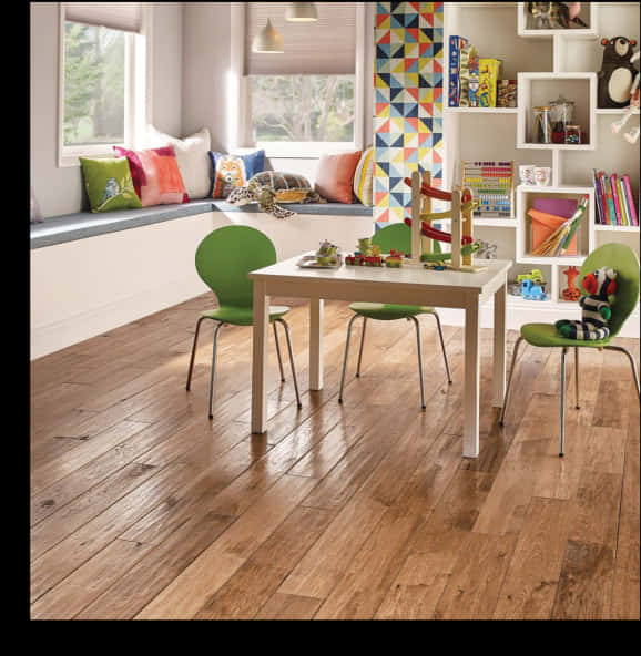 Wood Floor 桌布 壁紙 — 明亮的兒童遊戲室，鋪有木地板，色彩繽紛的椅子，白色桌子上放有玩具，靠近窗邊座位，配有圖案靠墊。