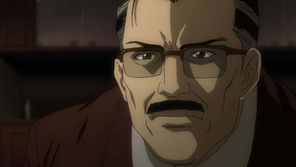 Soichiro Yagami 桌布 壁紙 — 昏暗房間中戴眼鏡和鬍鬚的嚴肅動漫男子特寫。