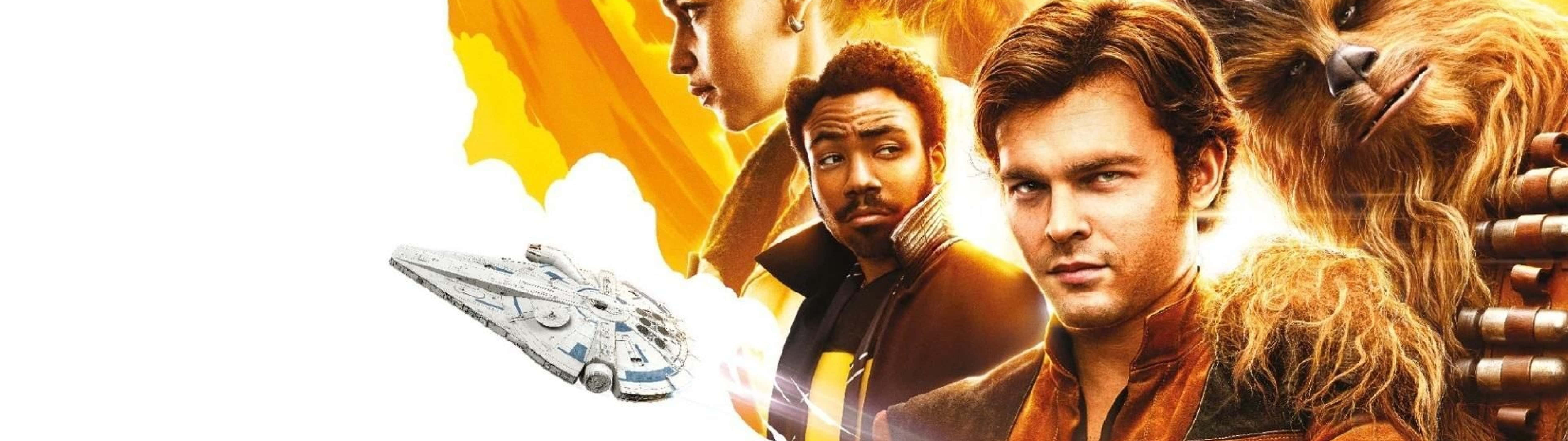 Solo A Star Wars Story 桌布 壁紙 — 星戰角色包括 Chewbacca 和千年鷹號在熾熱的橙黃色背景中翱翔。