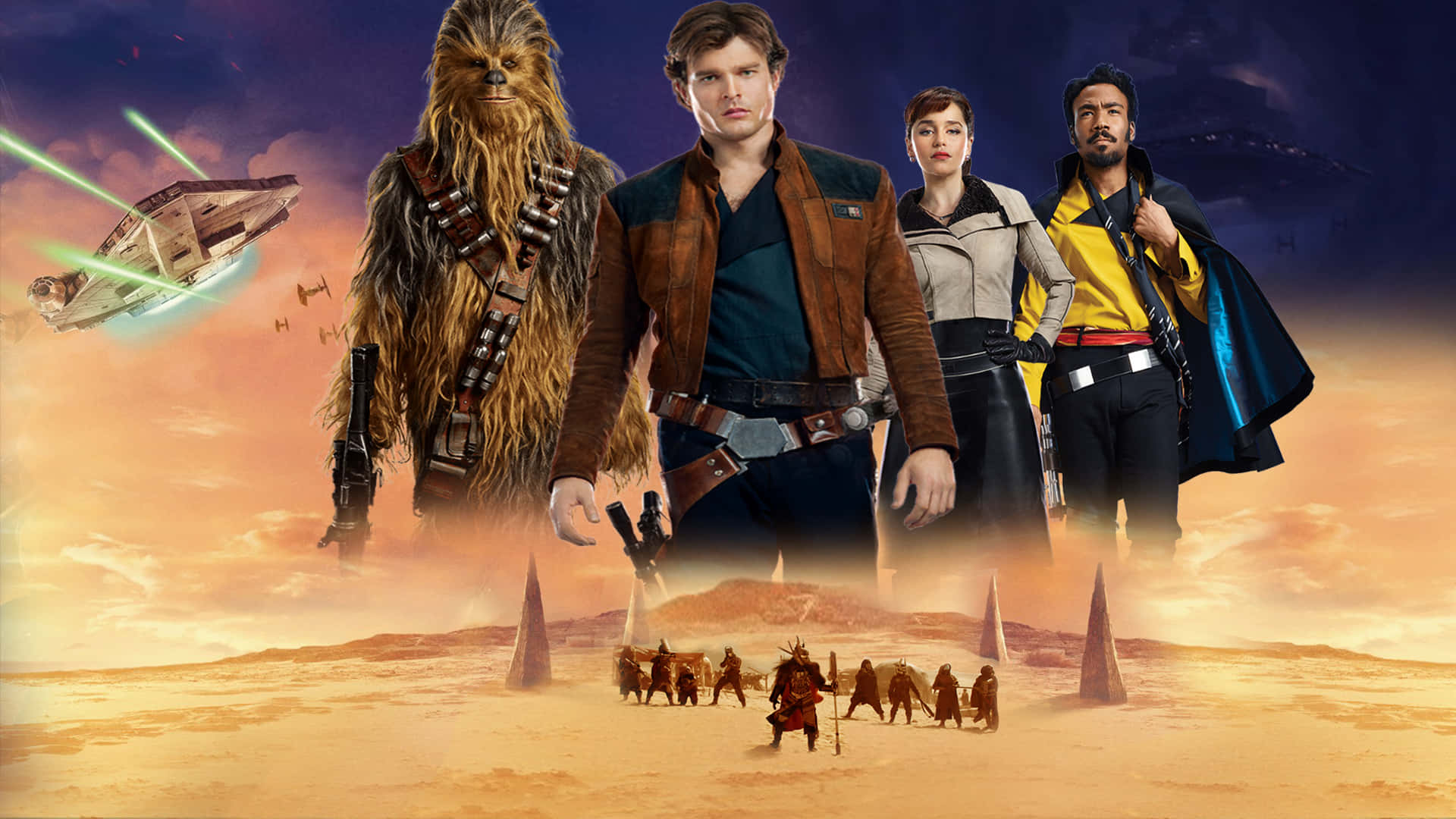 Solo A Star Wars Story 桌布 壁紙 — 星際大戰角色在戲劇性的日落天空下，英雄般地站在沙漠景觀中，下方有星艦和戰鬥機器人。