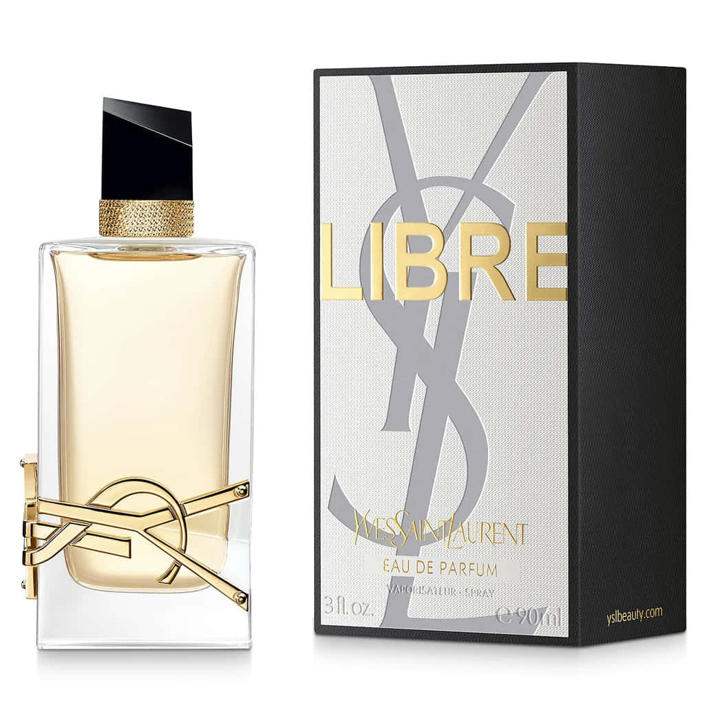 Ysl 桌布 壁紙 — 時尚的YSL Libre香水瓶，帶有金色裝飾和黑色瓶蓋，旁邊是帶有金色字樣的紋理盒子。