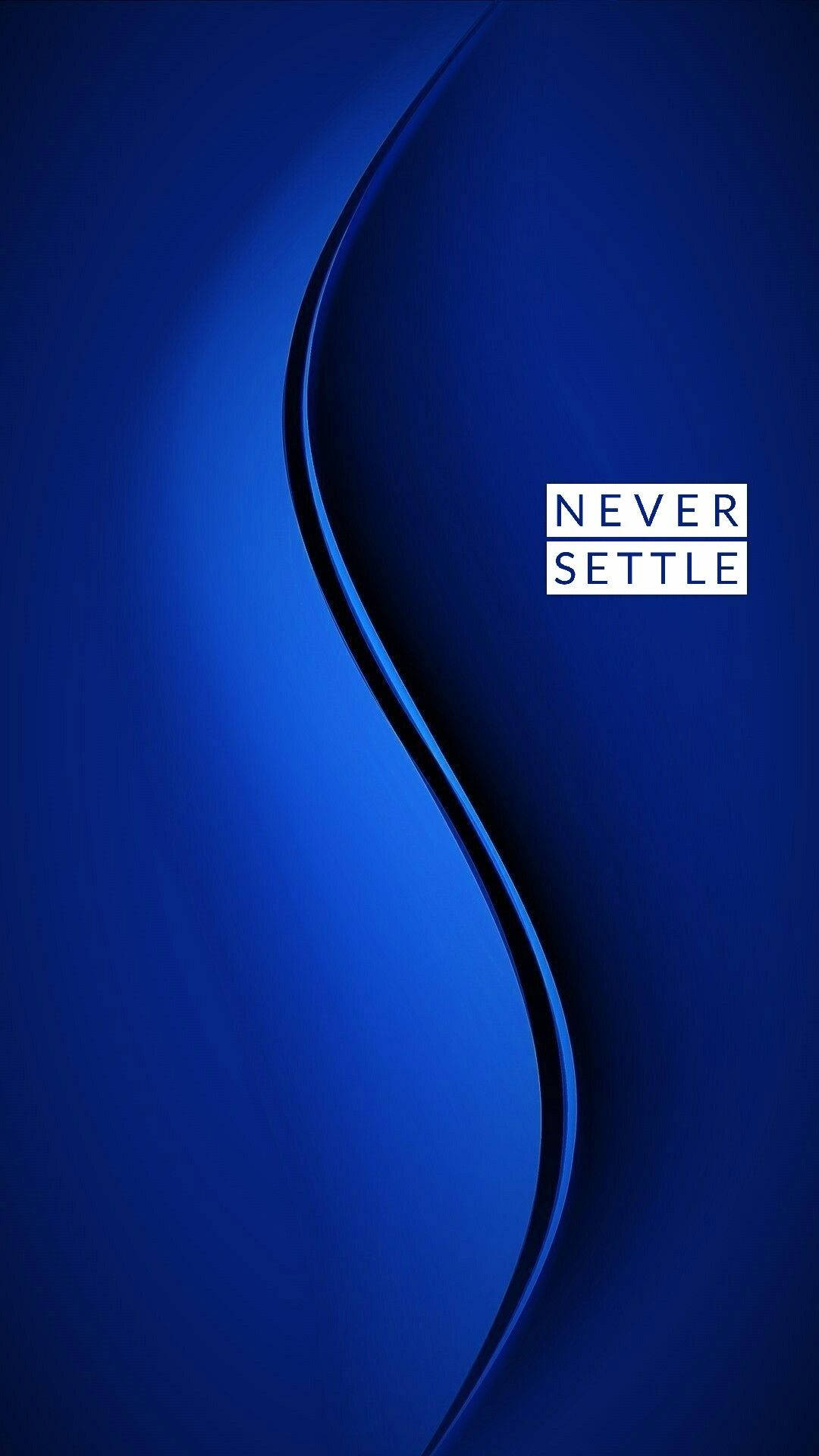 藍色抽象背景，帶有彎曲的黑色線條和白色文字 never settle。