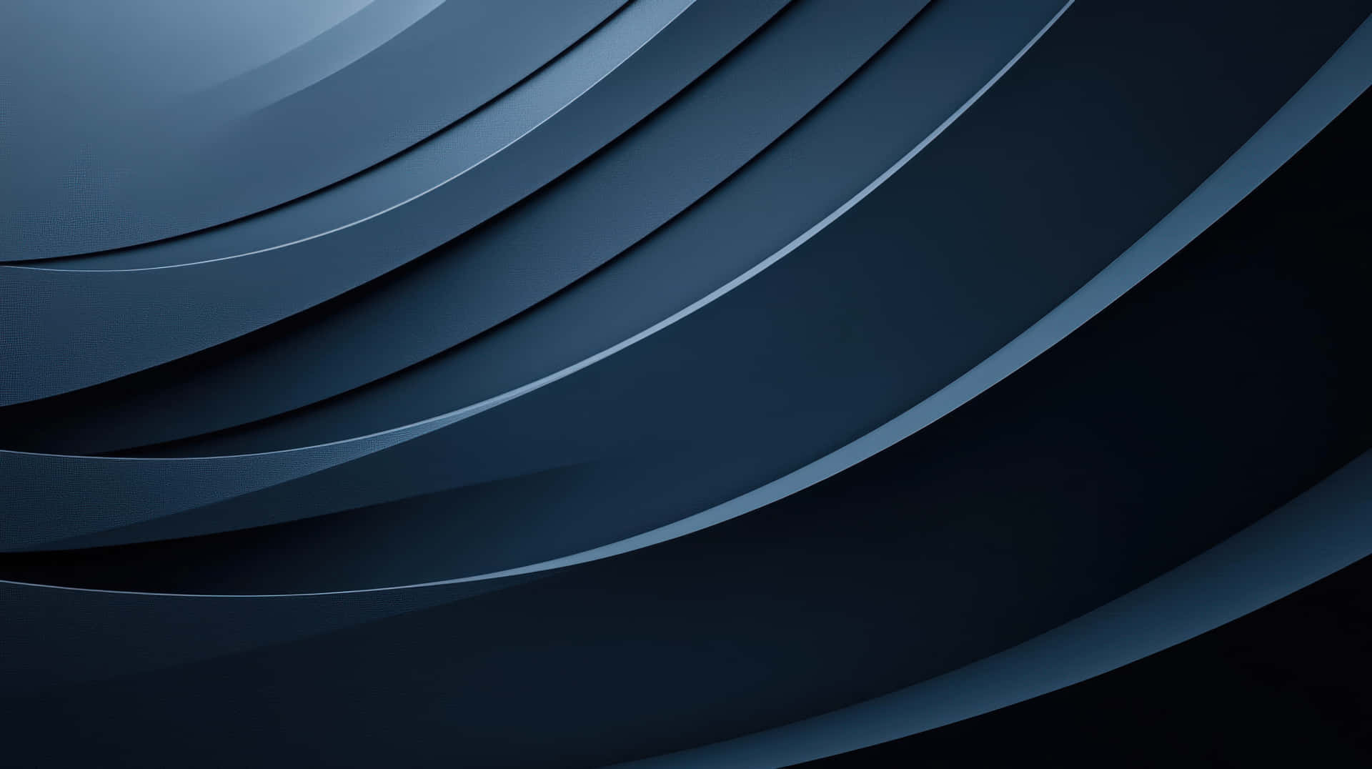 Modern dark abstract background featuring smooth curved layered shapes 壁紙 — 時尚的深藍色彎曲絲帶在帶有柔和亮點的極簡抽象背景上對角流動。
