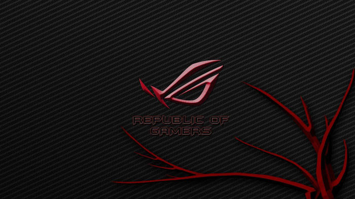 黑色碳纖維上的紅色 ROG 標誌，帶有抽象紅色筆觸