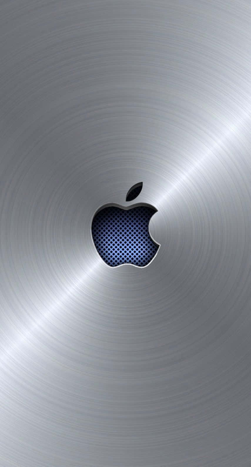 Silver Aesthetic iPhone 桌布 壁紙 — 時尚的銀色拉絲金屬表面，中央有一個Apple標誌鏤空，露出藍色穿孔紋理。