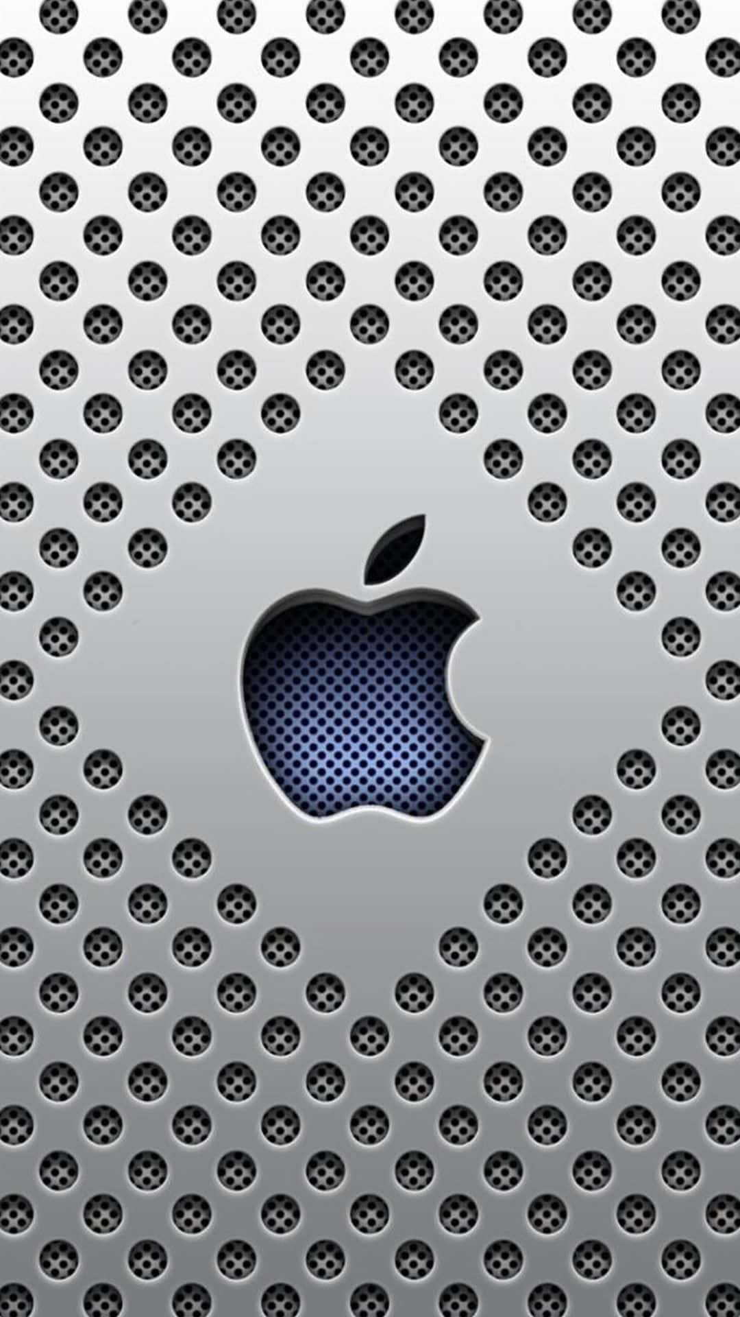 iPhone X Apple Logo 桌布 壁紙 — 時尚的銀色穿孔金屬表面，中央有發光的藍色Apple標誌鏤空。