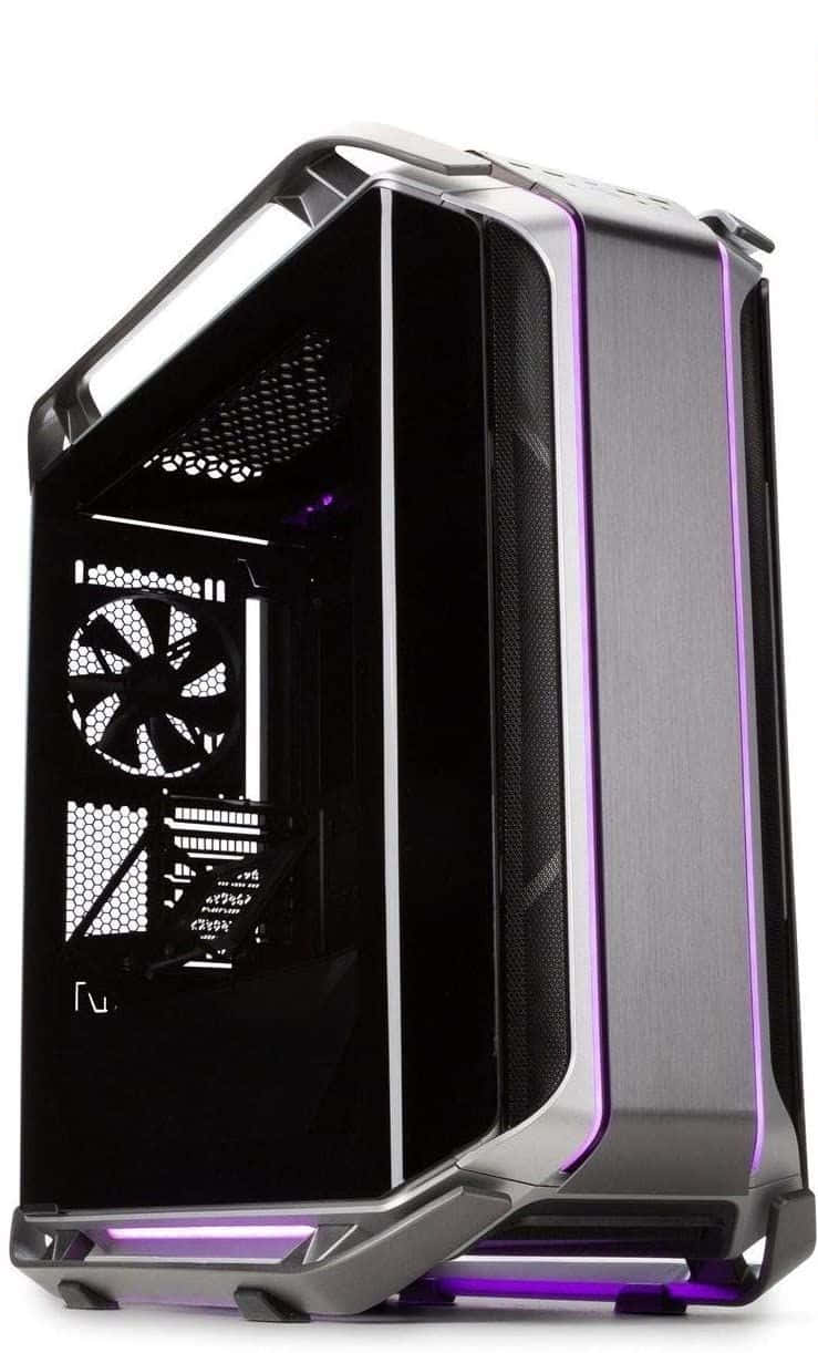 Gaming Accessories 桌布 壁紙 — 時尚的黑色和銀色遊戲電腦機殼，配備紫色LED燈光和透明側板，展示內部組件。