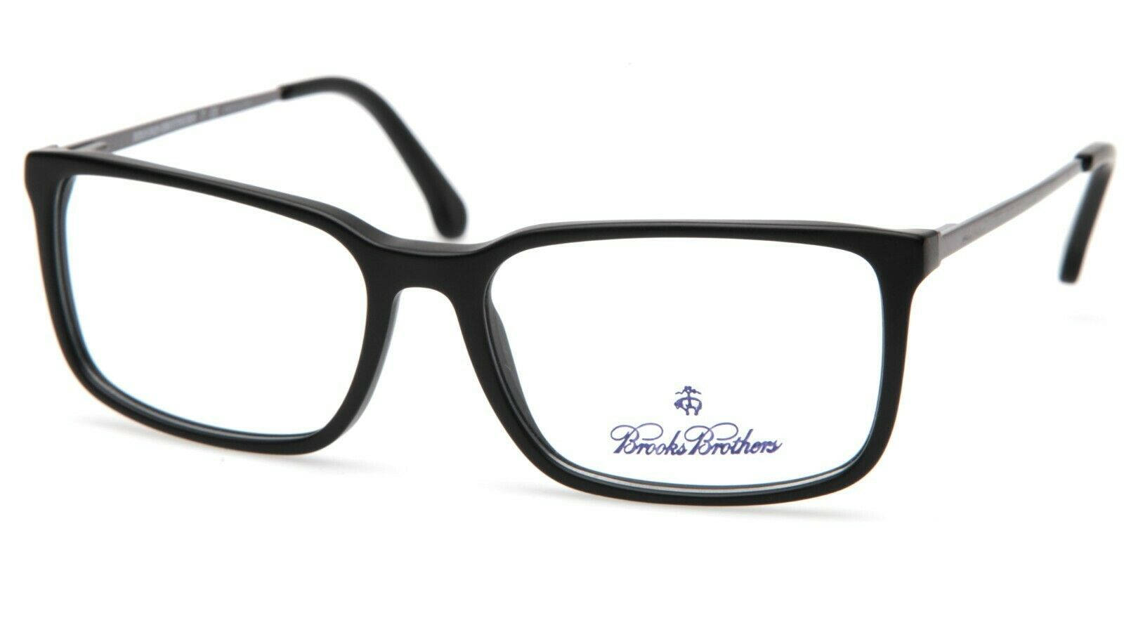 glasses 桌布 壁紙 — 時尚的黑色長方形Brooks Brothers眼鏡框，配透明鏡片和簡約白色背景。