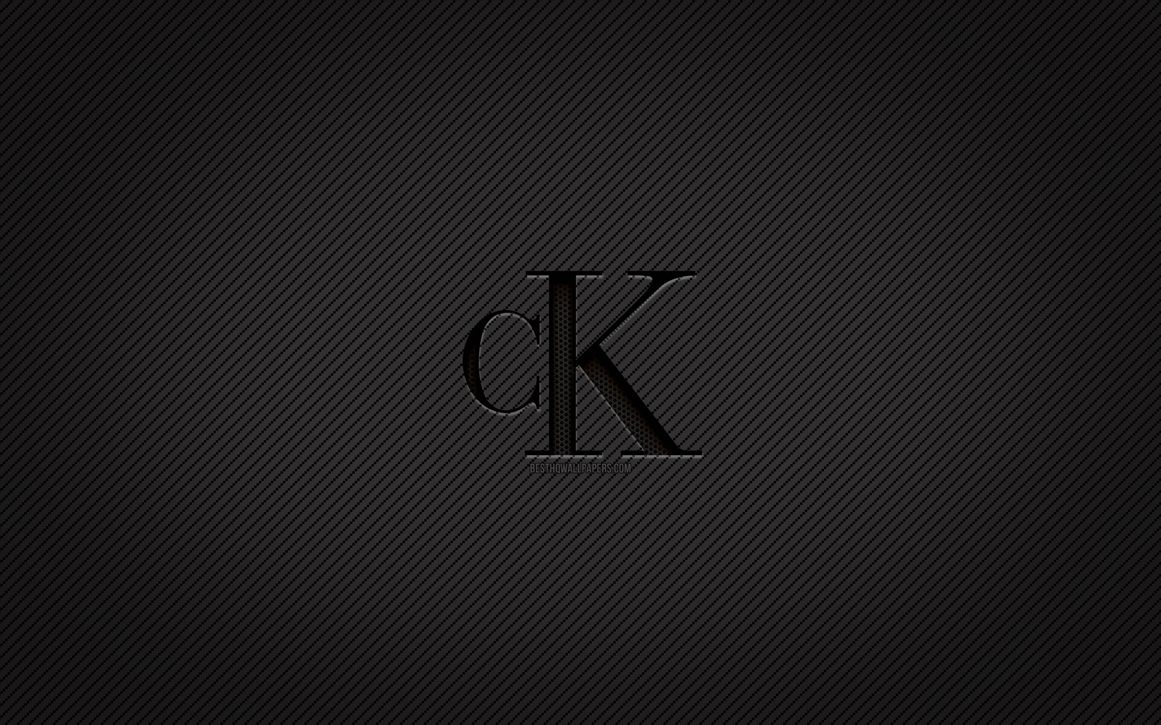 Klein 桌布 壁紙 — 時尚黑色碳纖維背景，中央帶有低調的CK標誌，採用極簡單色設計。