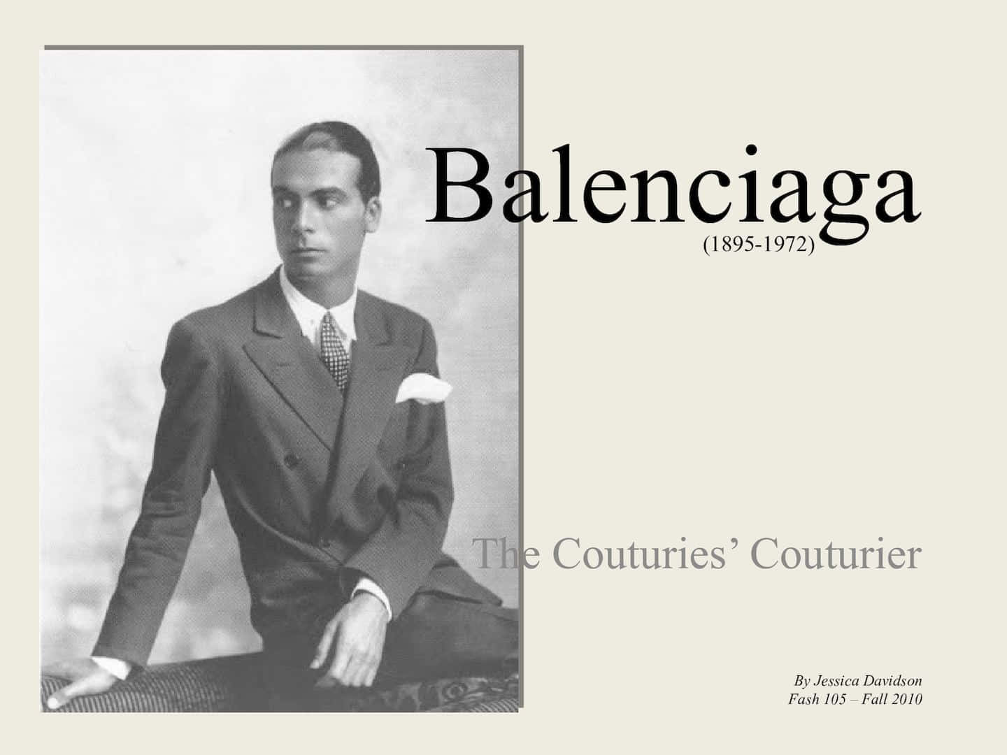 巴黎世家 桌布 壁紙 — 時裝設計師 Cristóbal Balenciaga 的復古黑白肖像，身穿訂製西裝，口袋巾點綴。