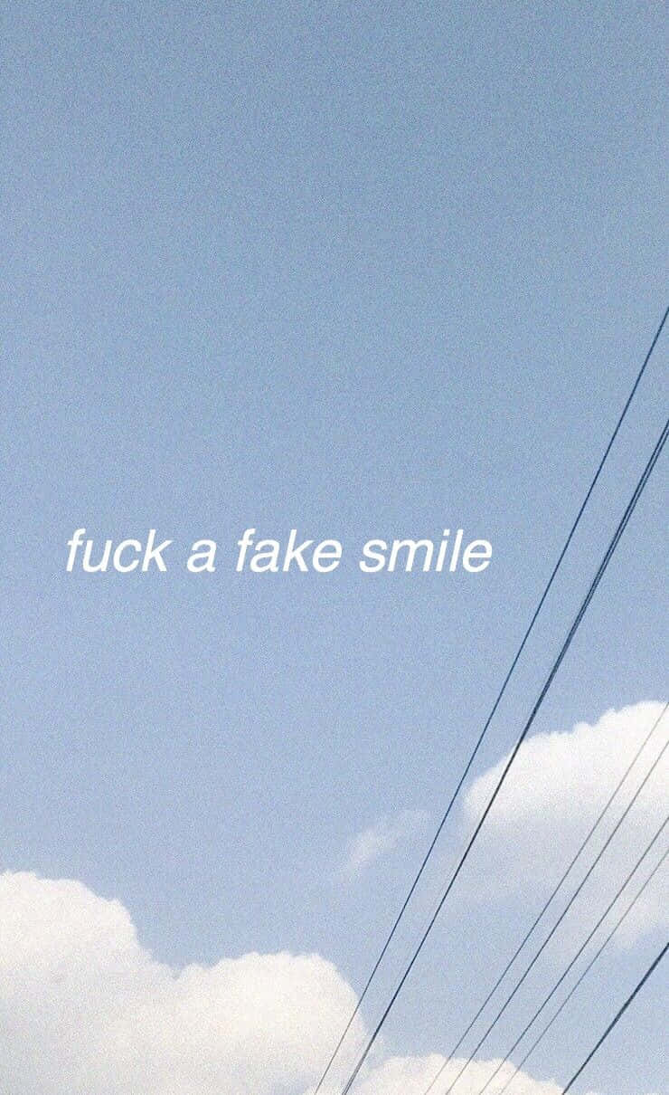 Ariana Grande Aesthetic 桌布 壁紙 — 晴朗的藍天，有蓬鬆的白雲和對角線的電線，上面覆蓋著白色文字「fuck a fake smile」。
