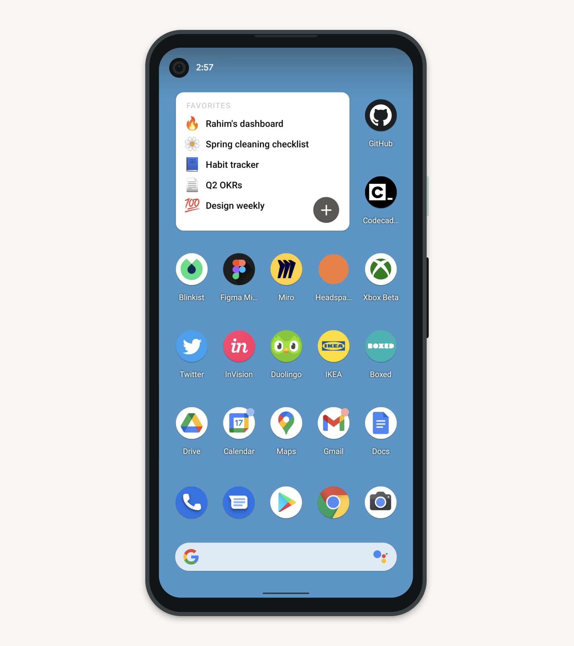App 桌布 壁紙 — 智慧型手機主螢幕顯示藍色桌布、應用程式圖示和顯示生產力工具的收藏小工具。