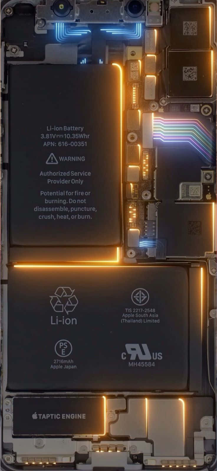 Inside iPhone 桌布 壁紙 — 智慧型手機內部元件的特寫，橙色和藍色發光電路照亮鋰離子電池和觸覺引擎。