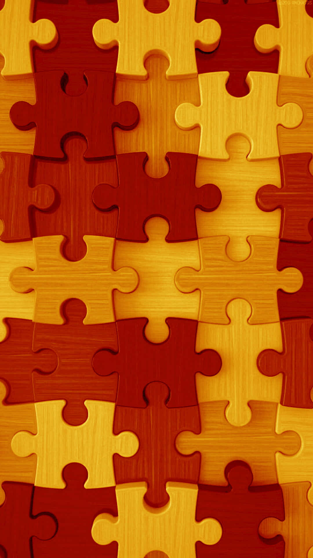 Puzzle Games 桌布 壁紙 — 暖紅色和黃色調中相互連接的木製拼圖塊特寫，可見木紋。