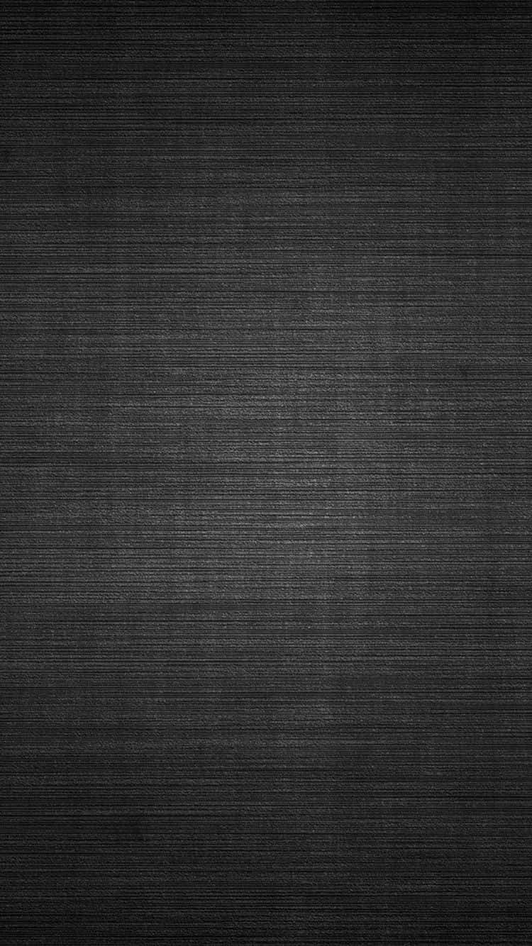 Dark Grey 桌布 壁紙 — 暗色紋理表面的特寫，帶有細微的水平線條，形成微妙的編織圖案。