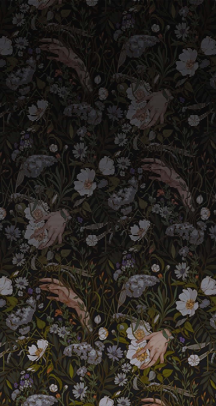 Cute Gothic 桌布 壁紙 — 暗色花卉壁紙，在昏暗燈光下，密集的樹葉中伸出幽靈般的手。