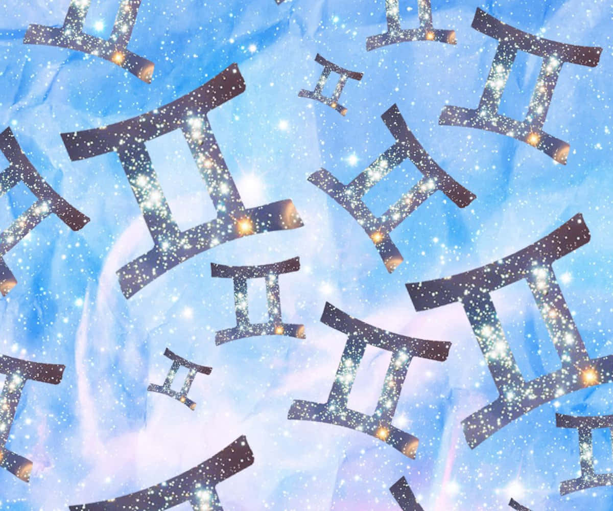 gemini 桌布 壁紙 — 暮色天空布滿閃爍星星和散落的星座符號，散發溫暖光芒。
