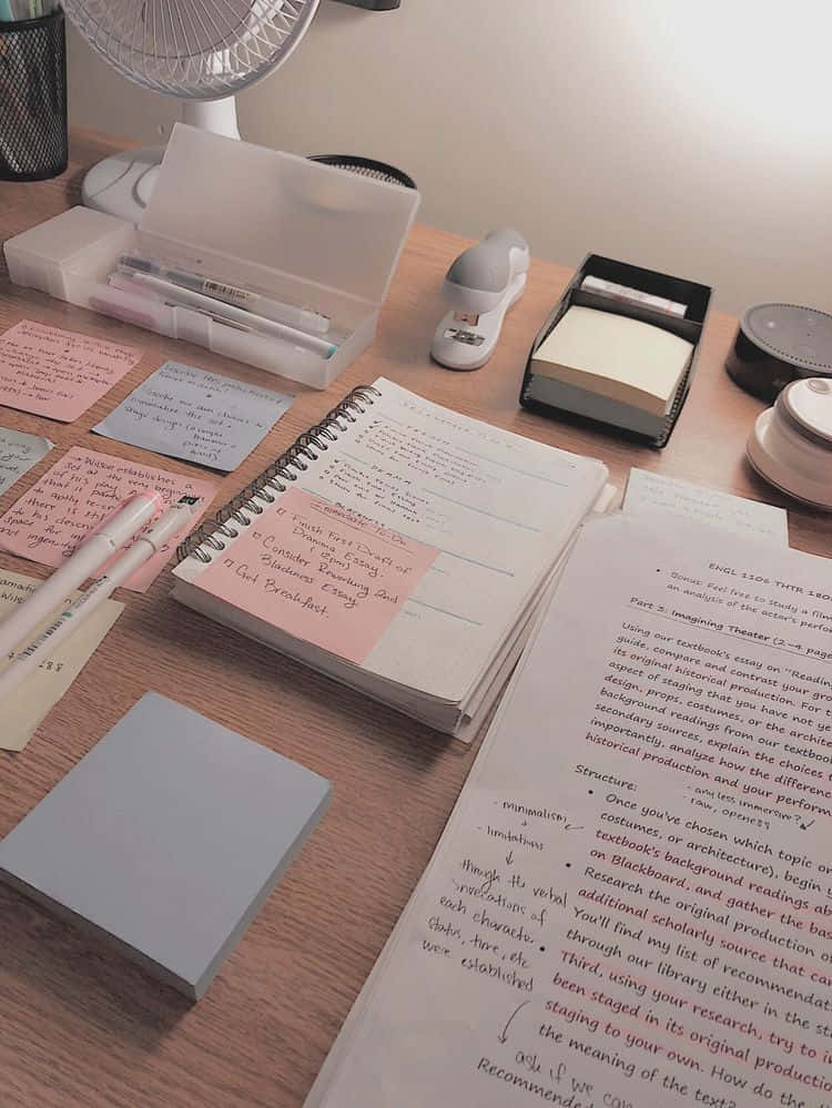 書桌與文具圖片 壁紙