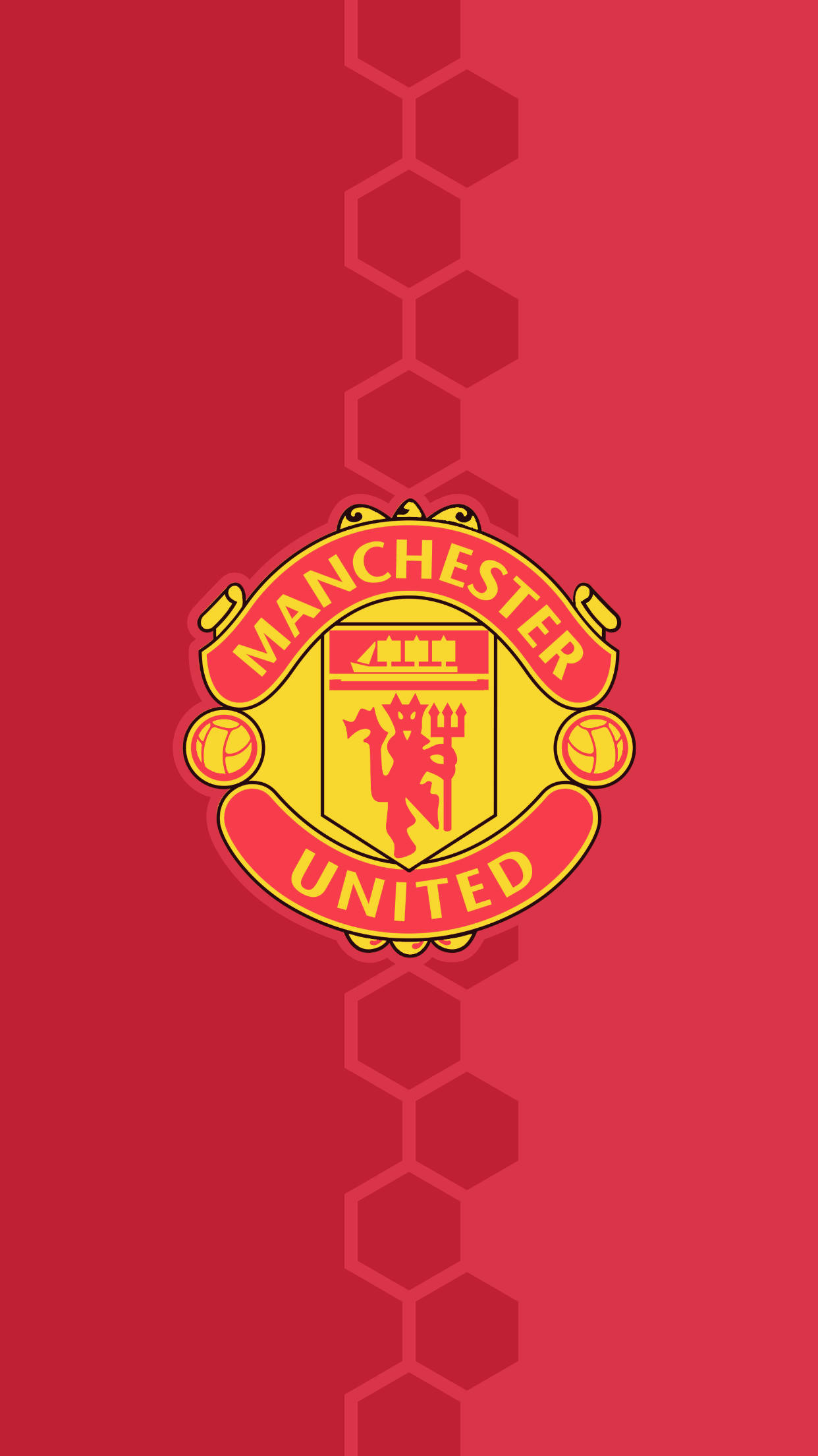 Manchester United Logo 桌布 壁紙 — 曼聯會徽居中於紅色背景上，帶有微妙的六邊形圖案。