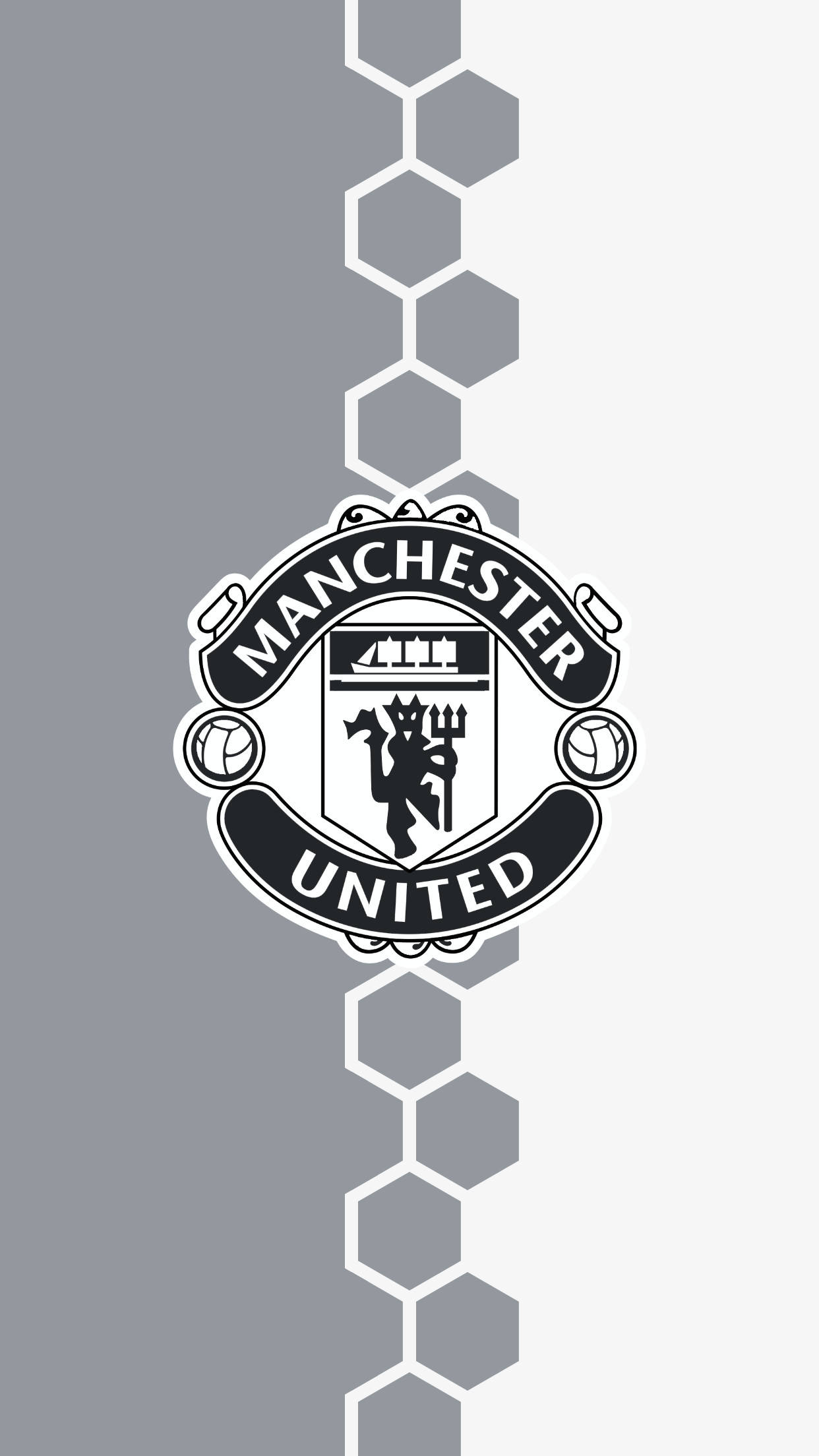 Manchester United Logo 桌布 壁紙 — 曼聯會徽居中置於帶有六邊形圖案點綴的灰色漸變背景上。