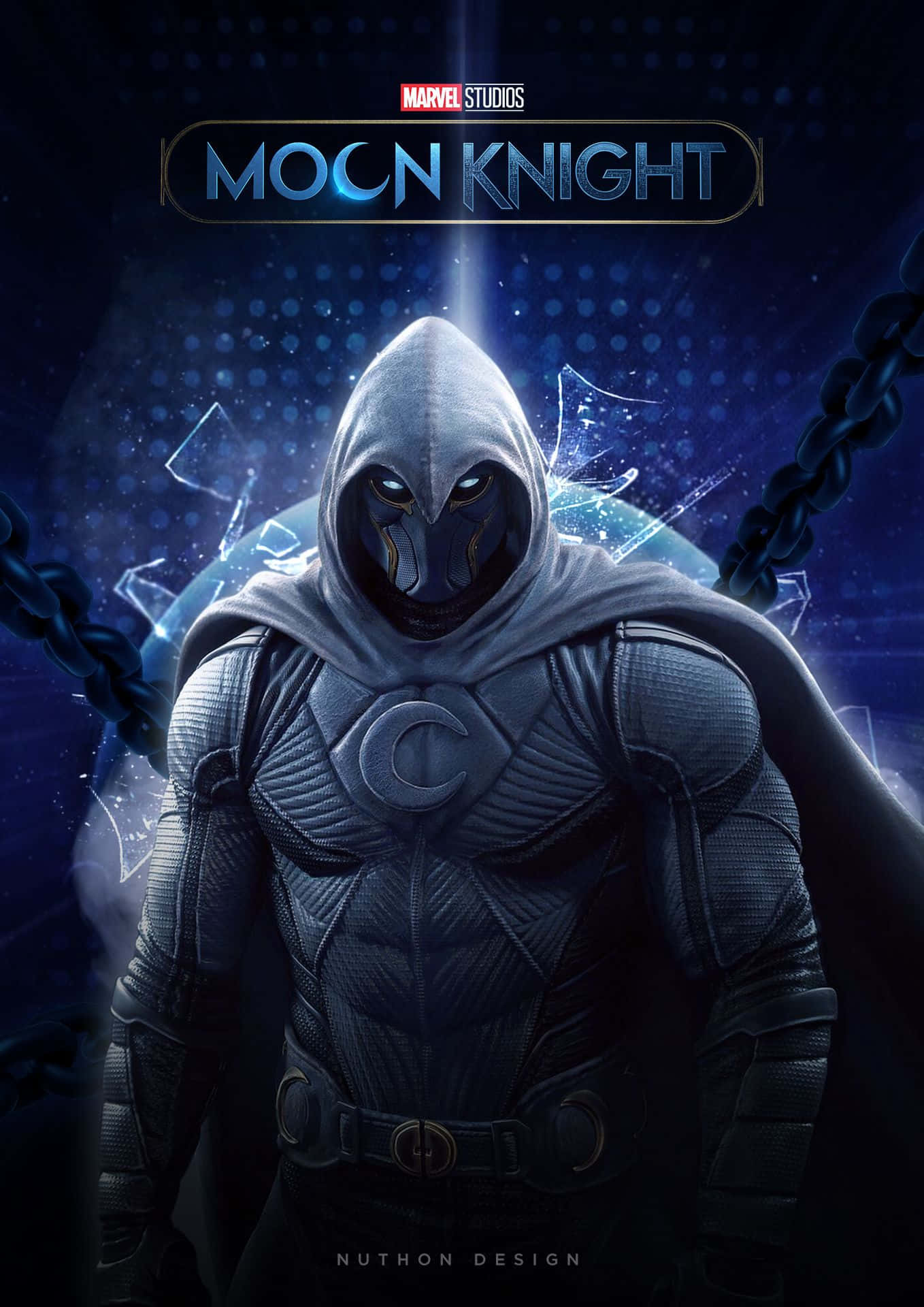 Moon Knight 桌布 壁紙 — 月光騎士身穿暗色盔甲，雙眼發光，站在帶有鎖鏈和碎玻璃效果的宇宙藍色背景前。