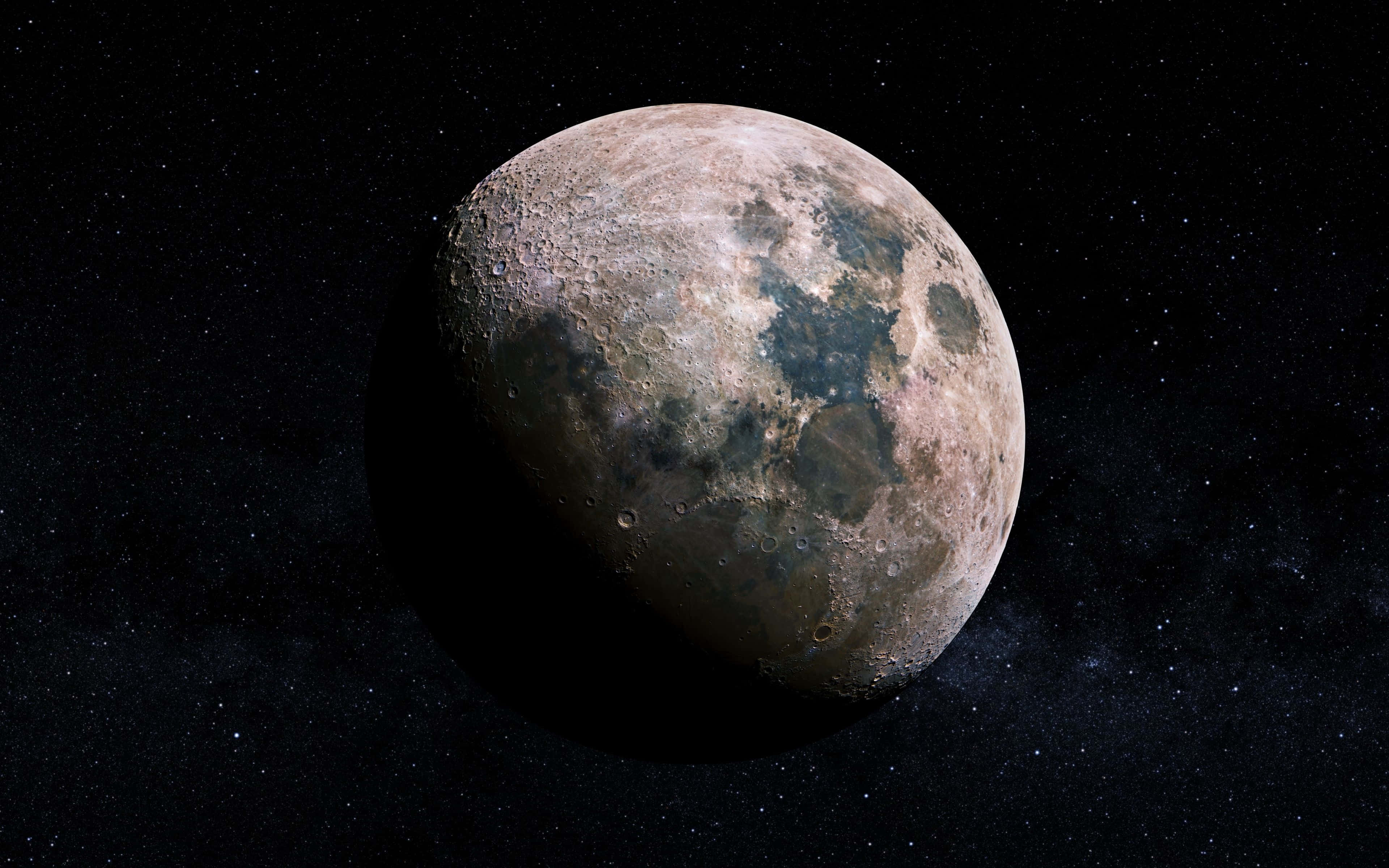 Cool Moon 桌布 壁紙 — 月球佈滿隕石坑的表面在佈滿星星的黑色天空中發光的詳細視圖。