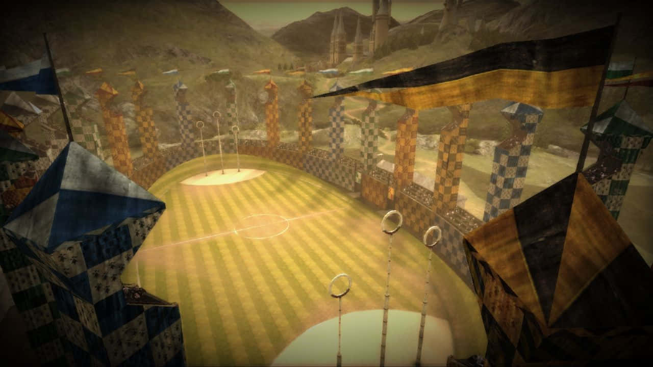 The Hogwarts Quidditch Pitch 桌布 壁紙 — 朦朧天空下，帶有條紋草環和棋盤格塔樓的魁地奇球場鳥瞰圖。