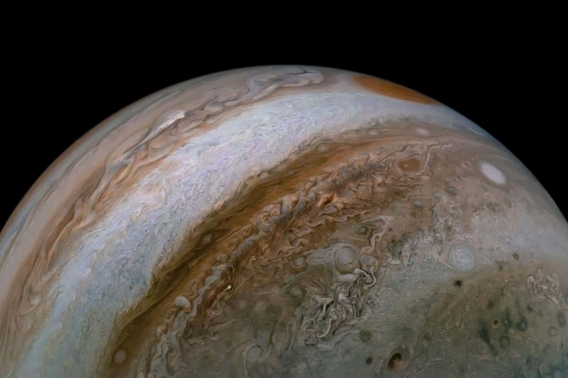 astronomy 桌布 壁紙 — 木星大氣層中旋轉的條帶和風暴系統在太空黑暗背景下的特寫視圖。