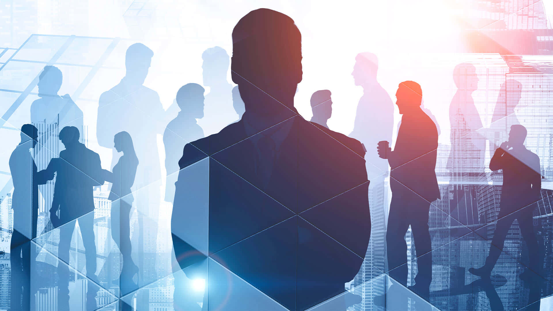 Leadership 桌布 壁紙 — 未來城市景觀中的剪影商業人物，帶有發光的幾何疊加和溫暖的鏡頭光暈。