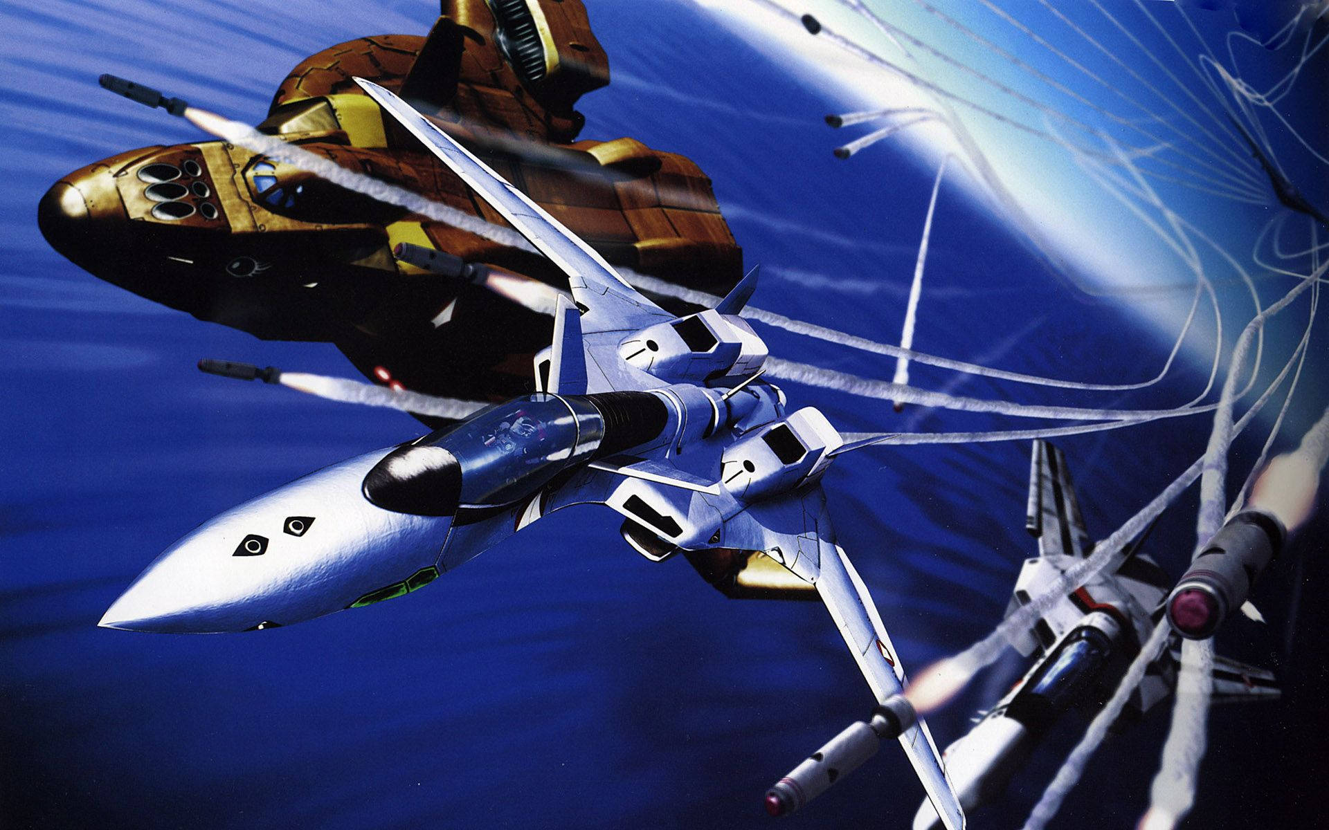 Macross 桌布 壁紙 — 未來戰鬥機和一艘大型太空船在深藍色天空中進行高速空中戰鬥，留下白色導彈軌跡。