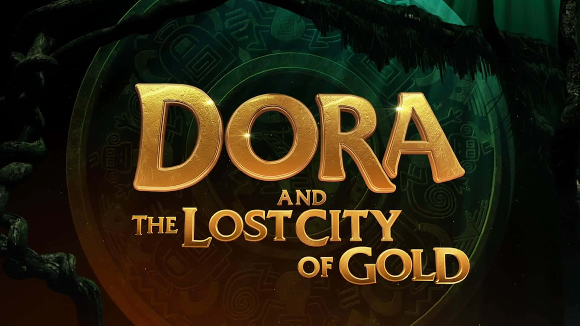 Dora 桌布 壁紙 — 《朵拉與失落的黃金城》的金色3D標題文字在黑暗叢林背景中發光，背景有古代文字和懸掛的藤蔓。