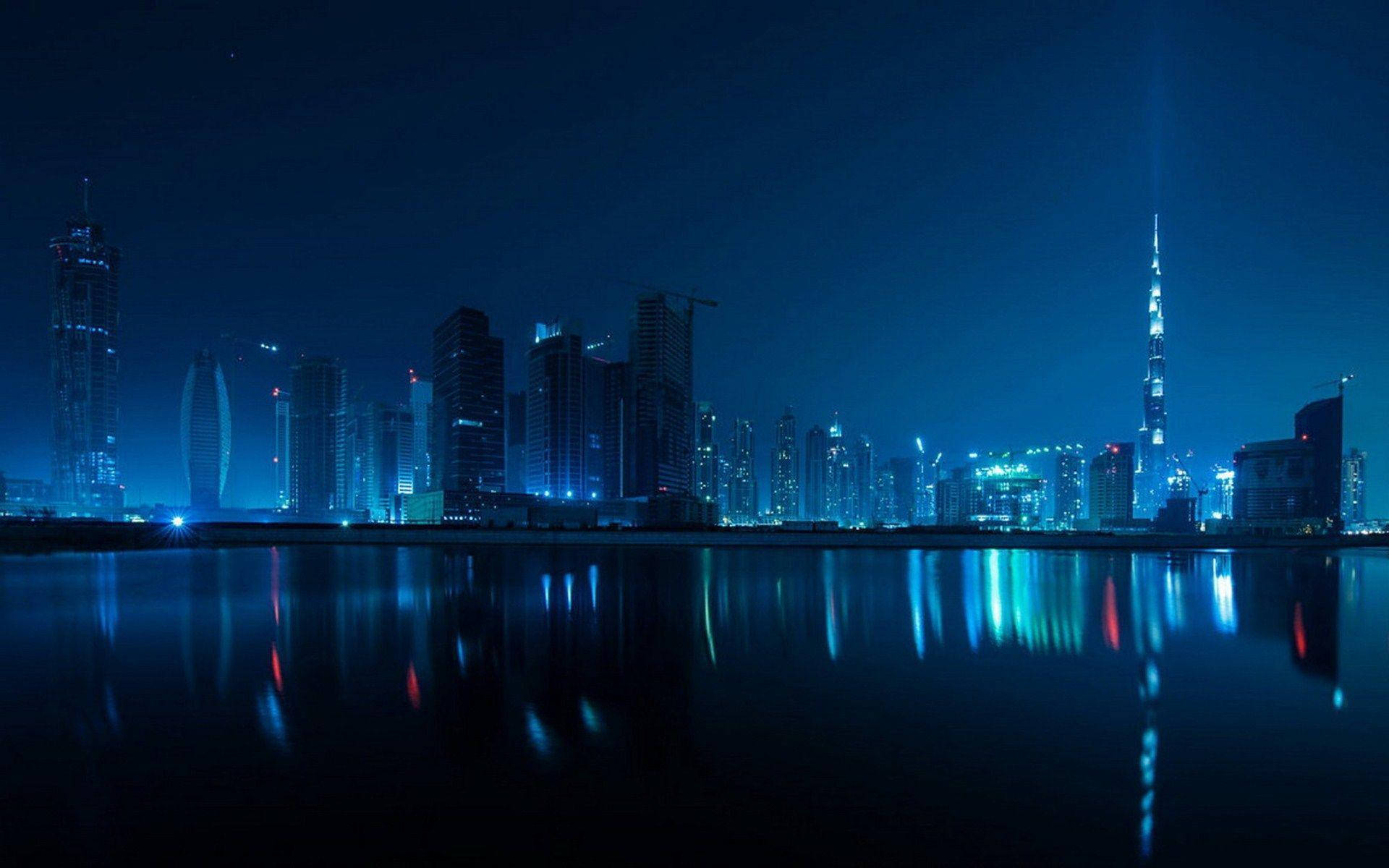 杜拜 桌布 壁紙 — 杜拜天際線的絕美夜景，哈里發塔燈火通明，倒映在平靜的水面上。