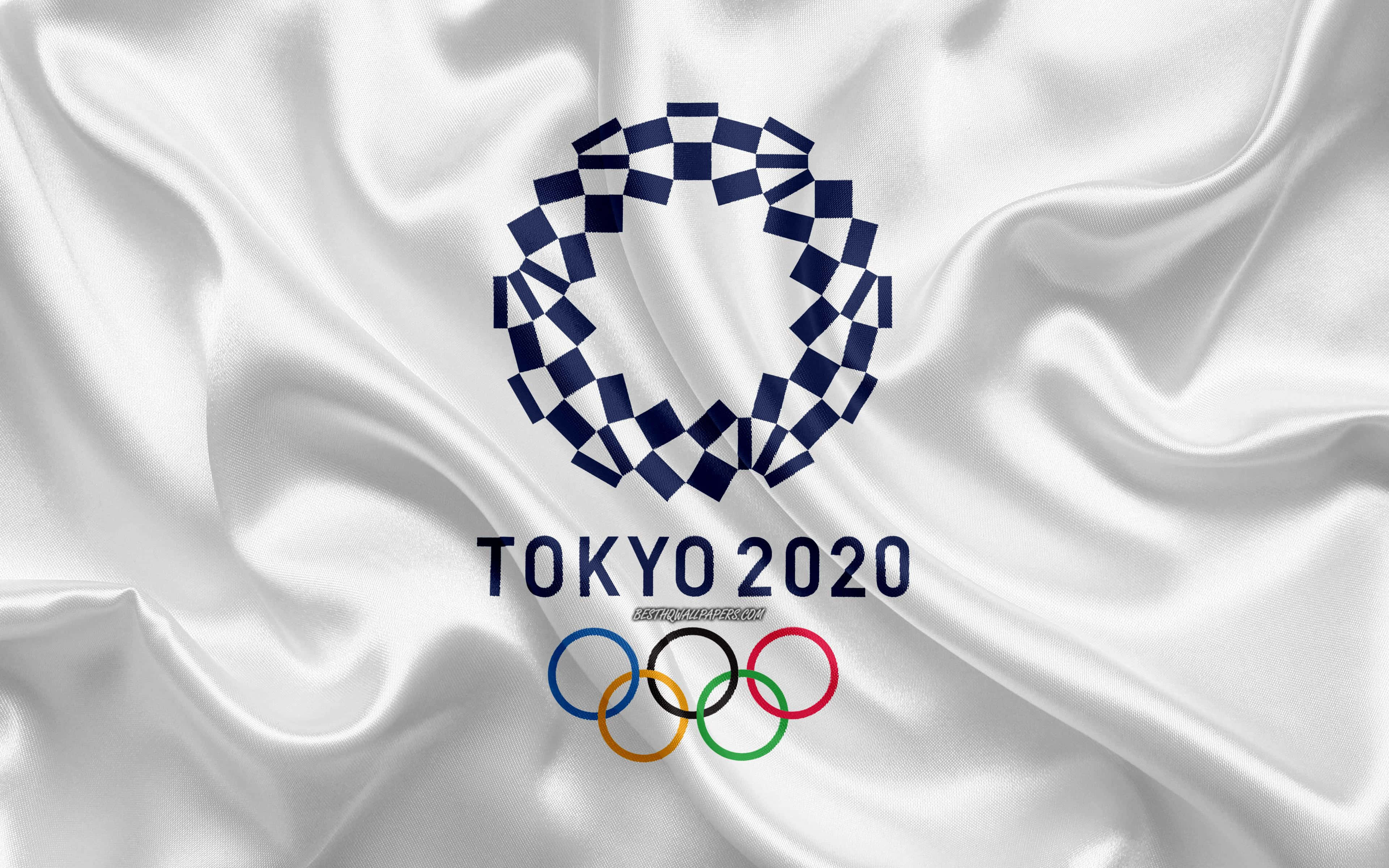 奧運 桌布 壁紙 — 東京2020奧運標誌，帶有格紋環和五環，位於飄逸的白色緞面布料上。