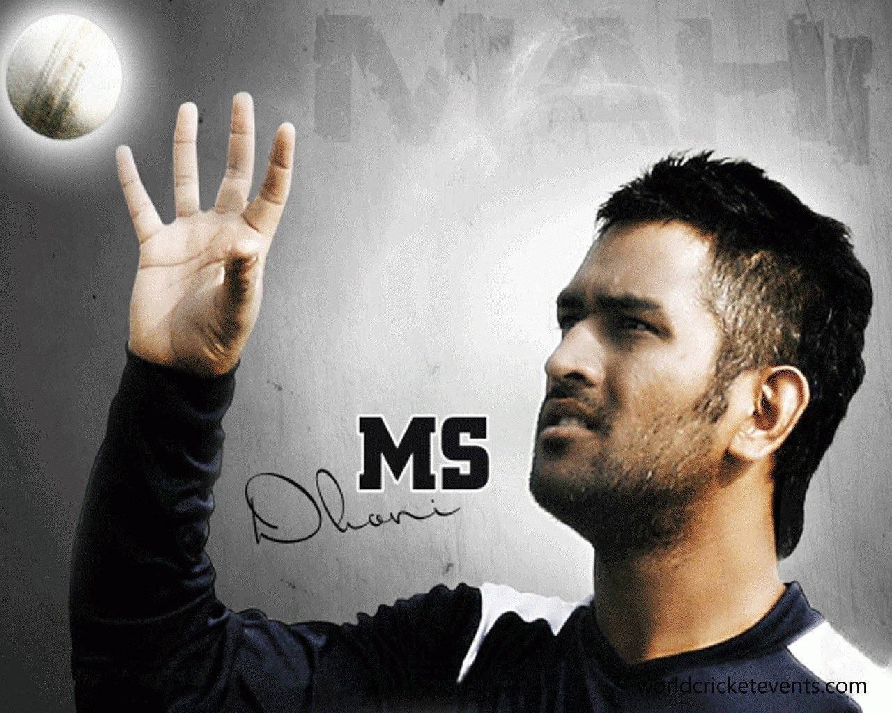 MS Dhoni 桌布 壁紙 — 板球傳奇人物MS Dhoni向上凝視，一顆發光的板球懸浮在他伸出的手上方，背景為紋理灰色。