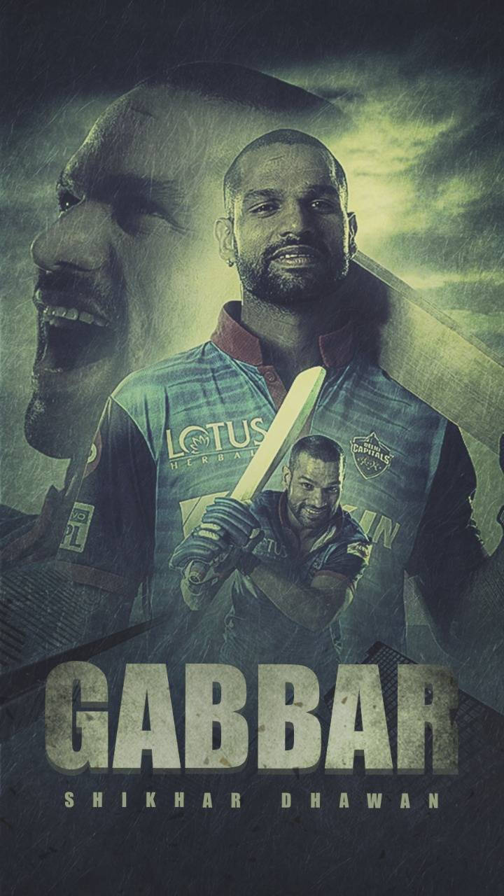 Delhi Capitals 桌布 壁紙 — 板球運動員 Shikhar Dhawan 手持球棒，身後有幽靈面孔在暴風雨天空下若隱若現的戲劇性肖像。