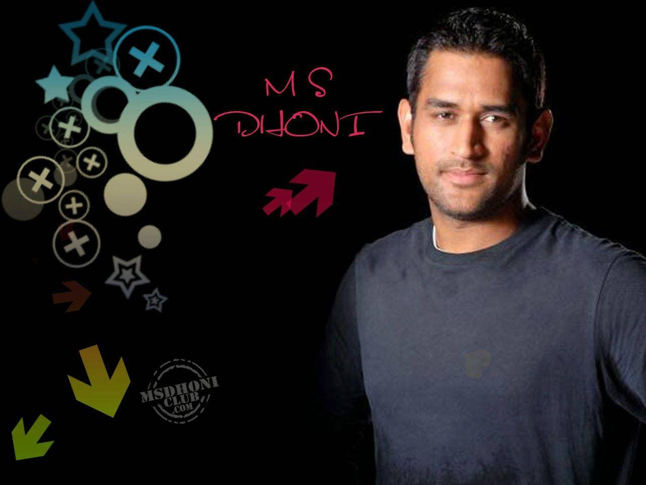 Ms Dhoni 桌布 壁紙 — 板球運動員MS Dhoni的肖像，背景為黑色，帶有彩色圖標和風格化文字的名字。