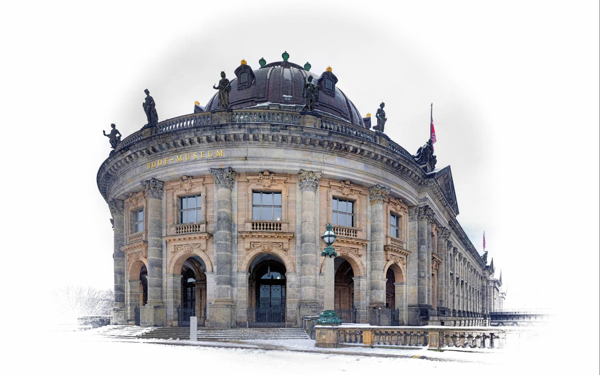 Museum 桌布 壁紙 — 柏林宏偉的新古典主義舊國家美術館被白雪覆蓋，在明亮的冬日天空下。