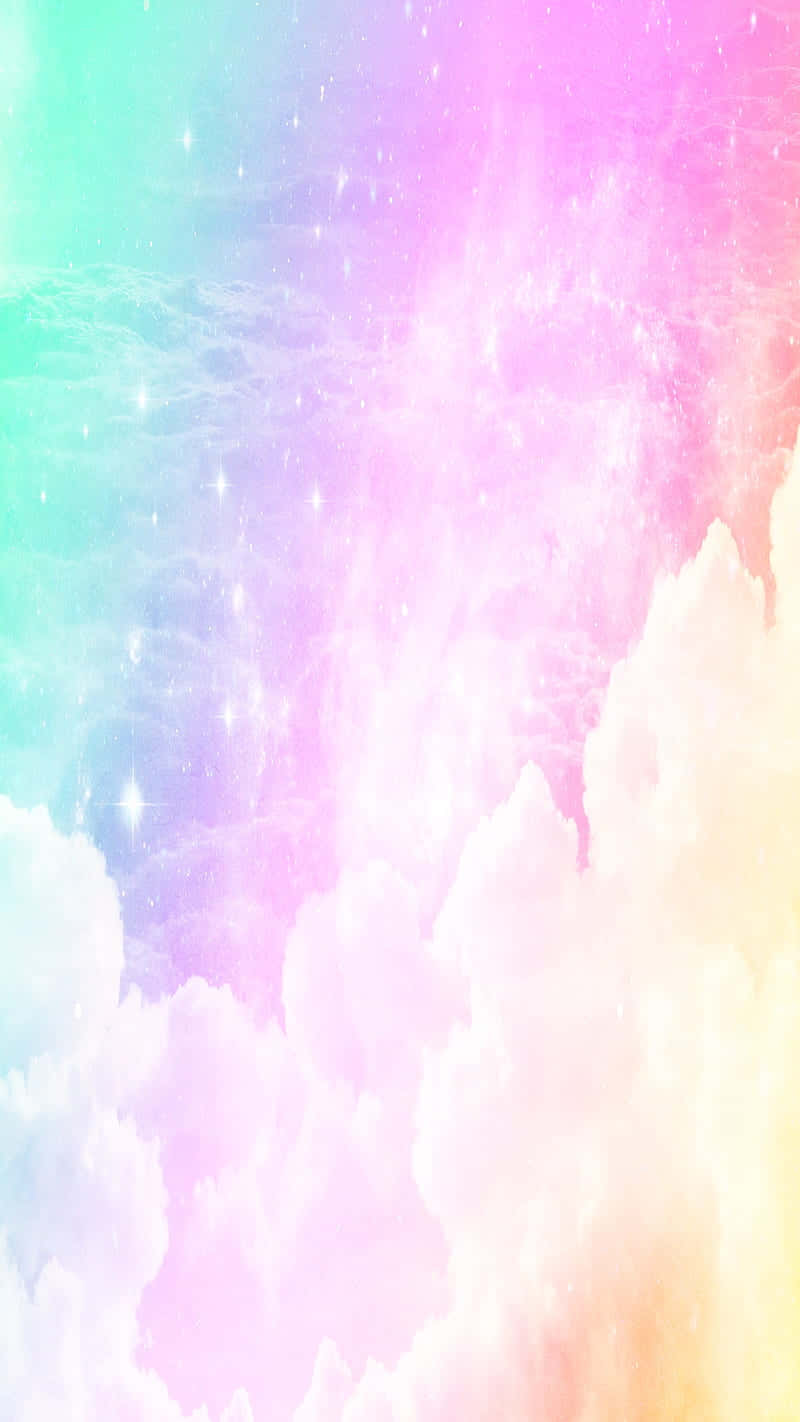 Cute Rainbow 桌布 壁紙 — 柔和彩虹色雲朵在星空下飄浮，帶有柔和發光粒子與空靈色彩漸變。