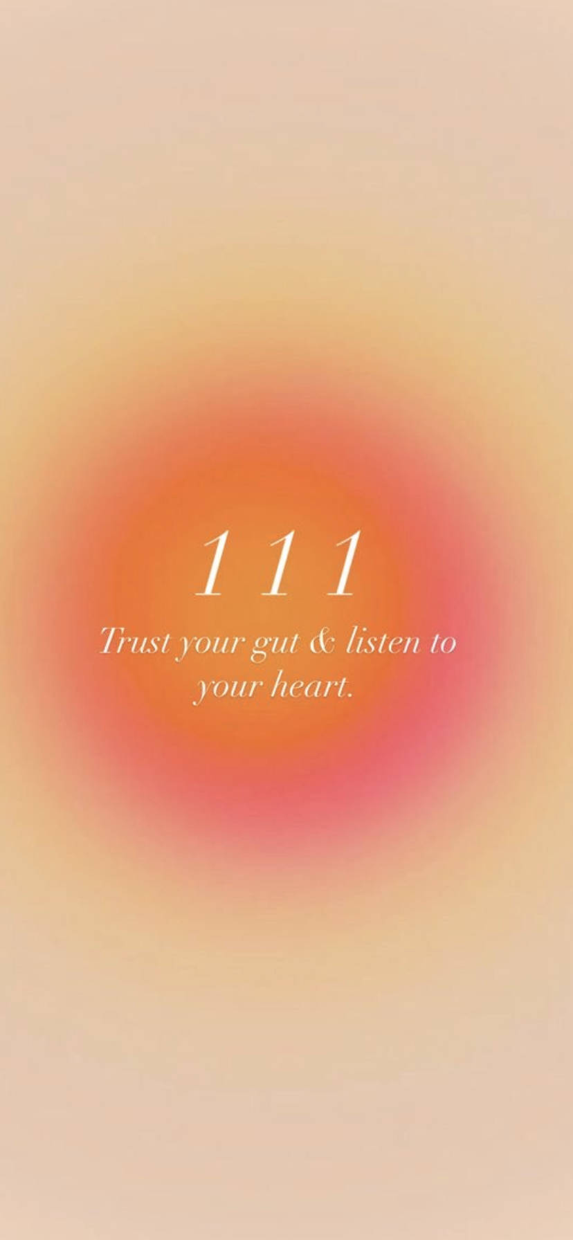 柔和漸層背景上的勵志文字111 trust your gut listen to your heart — 橘色美學 GIF 壁紙