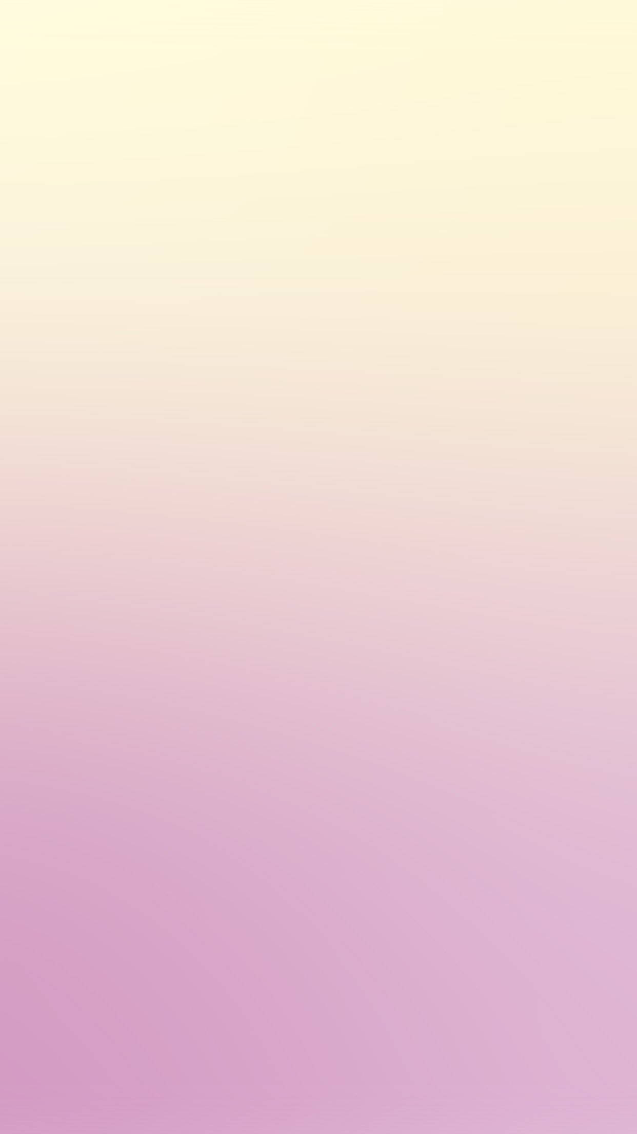 Pastel Pink iPhone 桌布 壁紙 — 柔和漸層壁紙，從淡黃色過渡到溫柔粉紅色，帶有細微紋理。