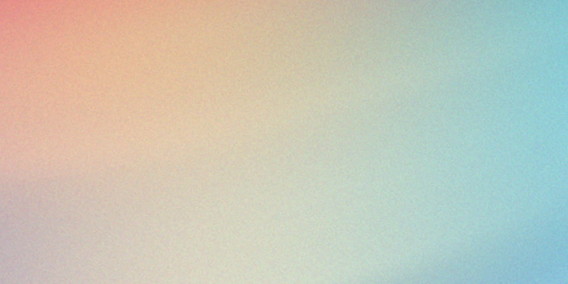 Abstract Purple and Pink Gradient Background Texture 壁紙 — 柔和漸變桌布，從溫暖的蜜桃色過渡到清涼的青色，帶有細微紋理表面。