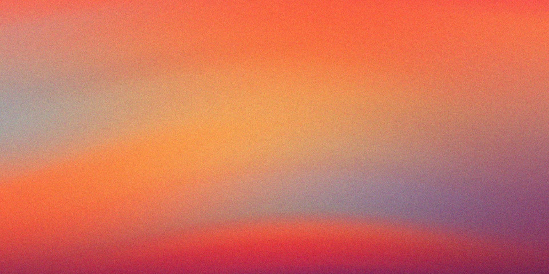 Abstract Warm Color Gradient Background Texture for Design Projects 壁紙 — 柔和漸變的天空，從溫暖的橙色過渡到涼爽的紫色，帶有細微紋理。