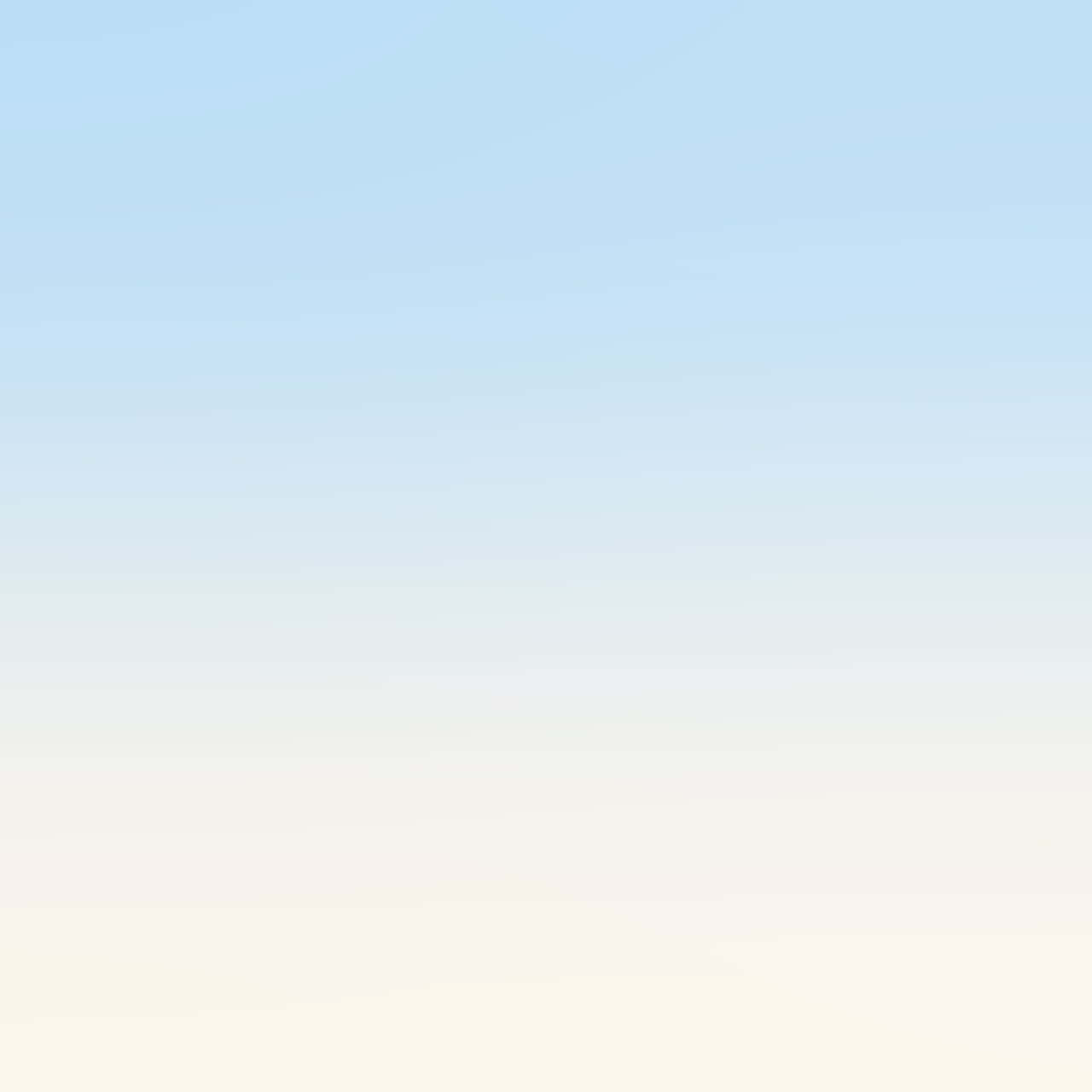 Pastel Gradient 桌布 壁紙 — 柔和漸變的天空從淡藍色過渡到奶油白色，營造出寧靜簡約的地平線。