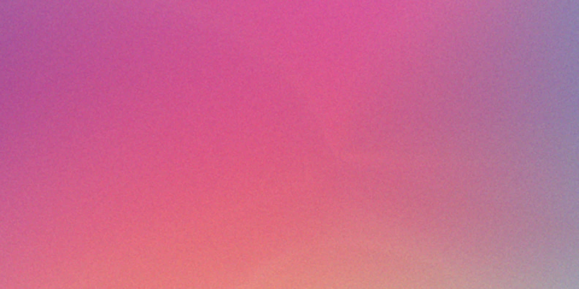 Soft Pastel Gradient Background Texture for Design Projects 壁紙 — 柔和漸變的天空從深洋紅色過渡到溫暖珊瑚色和淡薰衣草色。