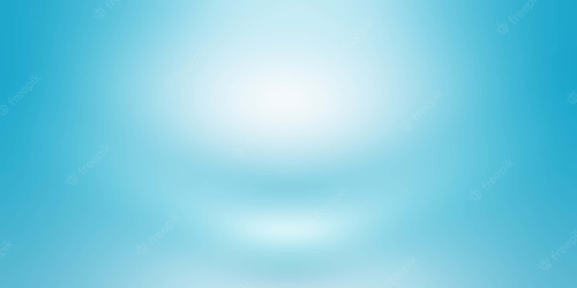 Cool Light Blue 桌布 壁紙 — 柔和漸變藍色背景，中央亮白色向外漸淡，營造寧靜的數位桌布。