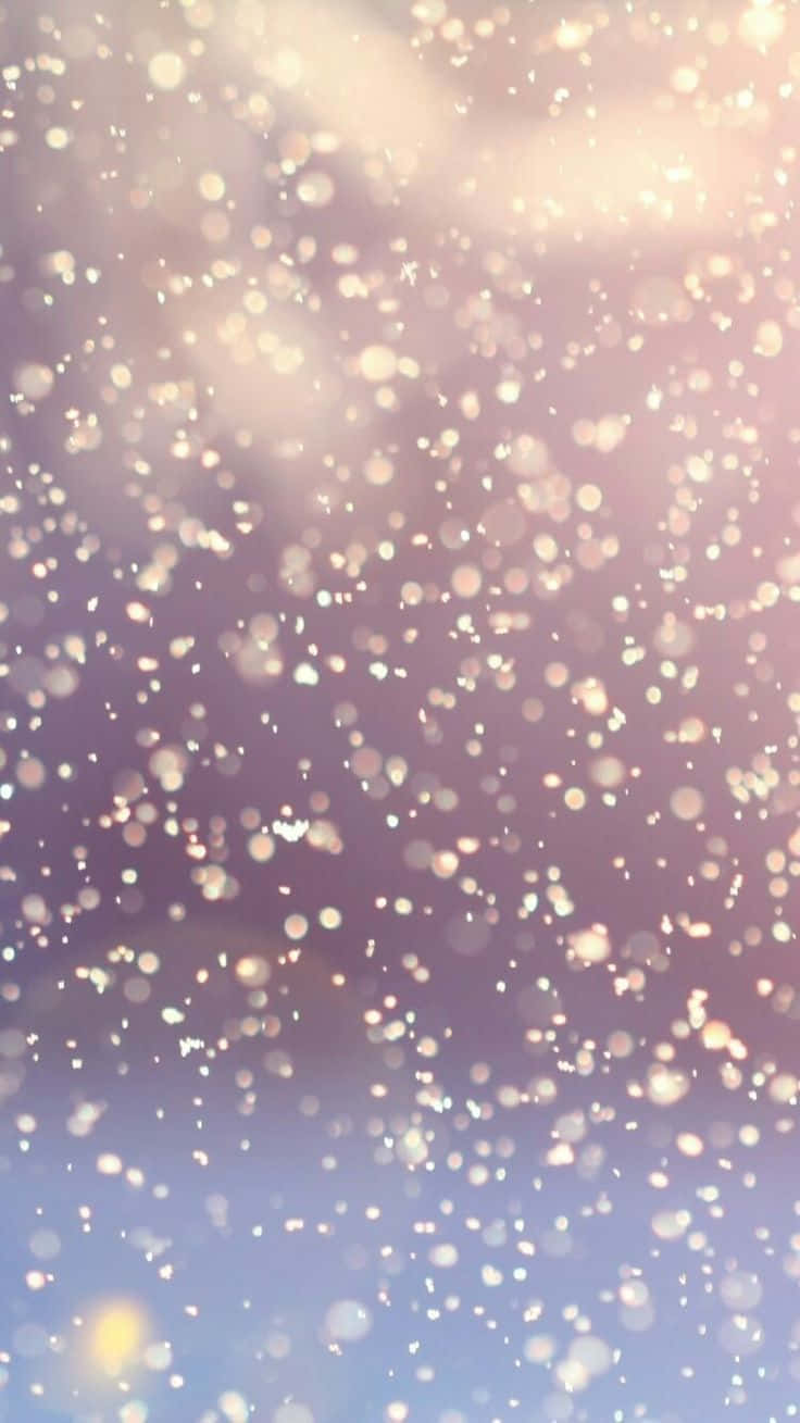 Boho Christmas 桌布 壁紙 — 柔和發光的散景粒子漂浮在從溫暖蜜桃色過渡到清涼藍色的漸變天空中。