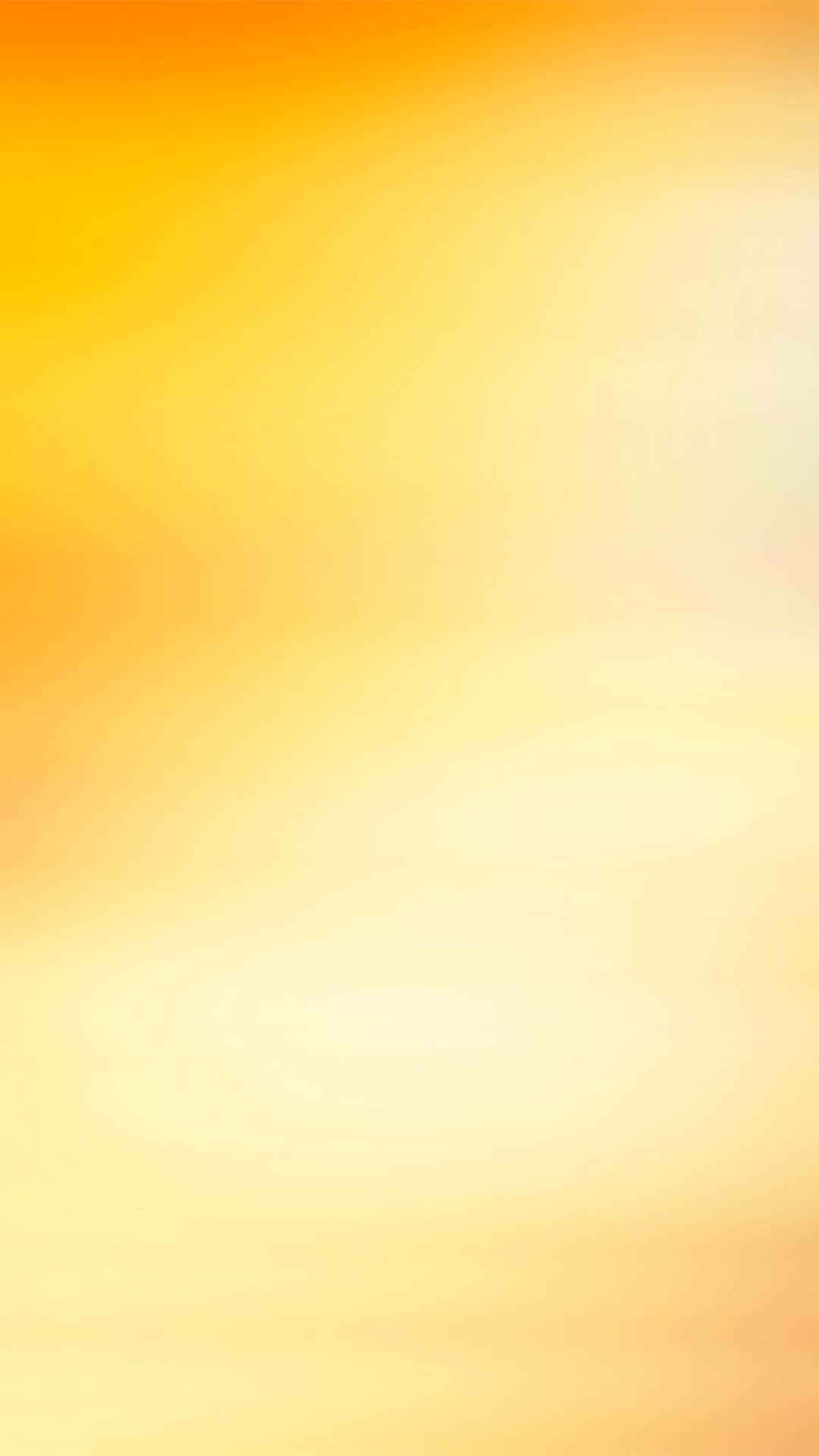 Gold iPhone 桌布 壁紙 — 柔和的暖黃色和橙色漸變，融入溫柔的奶油色背景。
