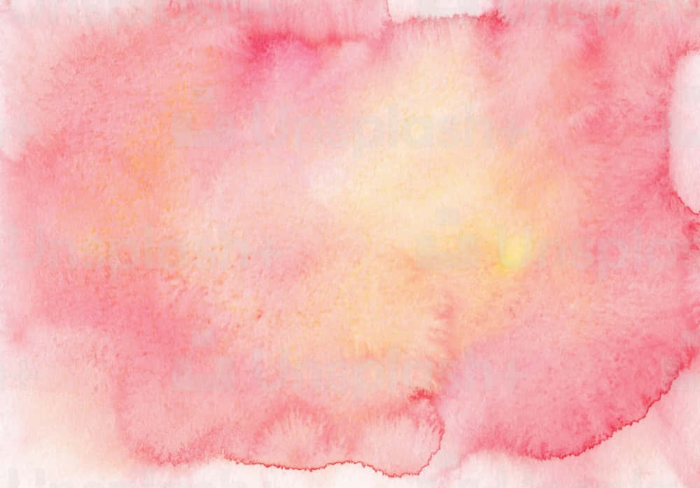 Pink Watercolor 桌布 壁紙 — 柔和的水彩洗滌將粉紅蜜桃和黃色混合在有機抽象筆觸中，邊緣帶有紋理。